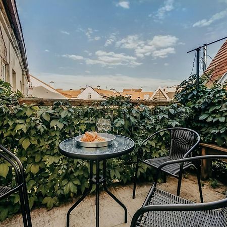 Spacious - 140 Square Meters Apartment, Vilnius City Centre מראה חיצוני תמונה